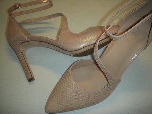 naturalizer nude pumps