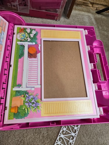 Vintage 1992 Mattel Barbie Fold 'n Fun casa delle bambole con scatola originale INCOMPLETO - Foto 9 di 18