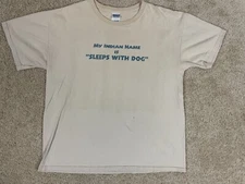 Gildan Ultra Cotton Sleeps With Dog T-Shirt Mens Large Regular Crew Neck Beige