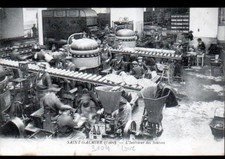 SAINT-GALMIER (42) FACTORY / WORKERS at BOTTLING at SOURCES in 1915