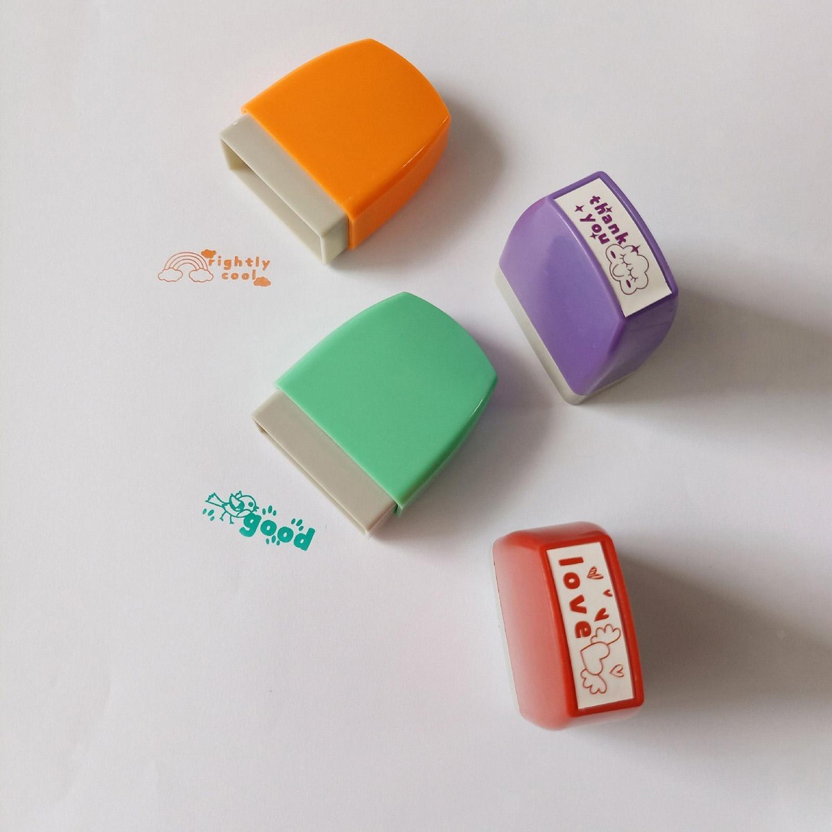 8-teiliges Selbstfärbendes Lehrer-Stempel-Set – Mit Belohnungskommentaren, 8 Farben, Inkl. Tablett, Für Hausaufgaben & Schule