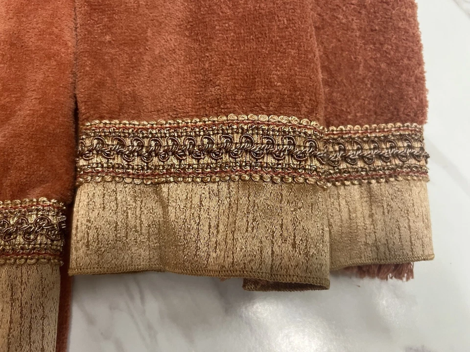 JUEGO DE TOALLA DE BAÑO Y LAVADO AVANTI CUERDA MEDALLÓN TRENZADO BRACOTA SATINADO (3p) Foto 4 de 4