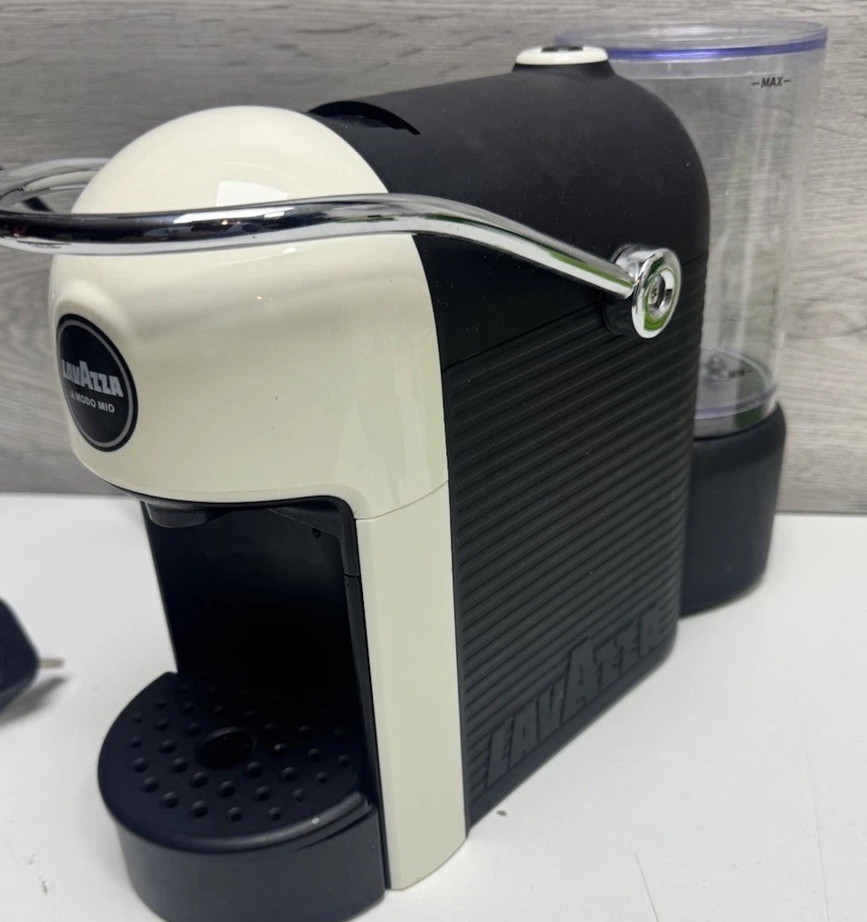 Lavazza A Modo Mio Jolie EVO Coffee Capsule Machine 1250W 0.6 Litres - White