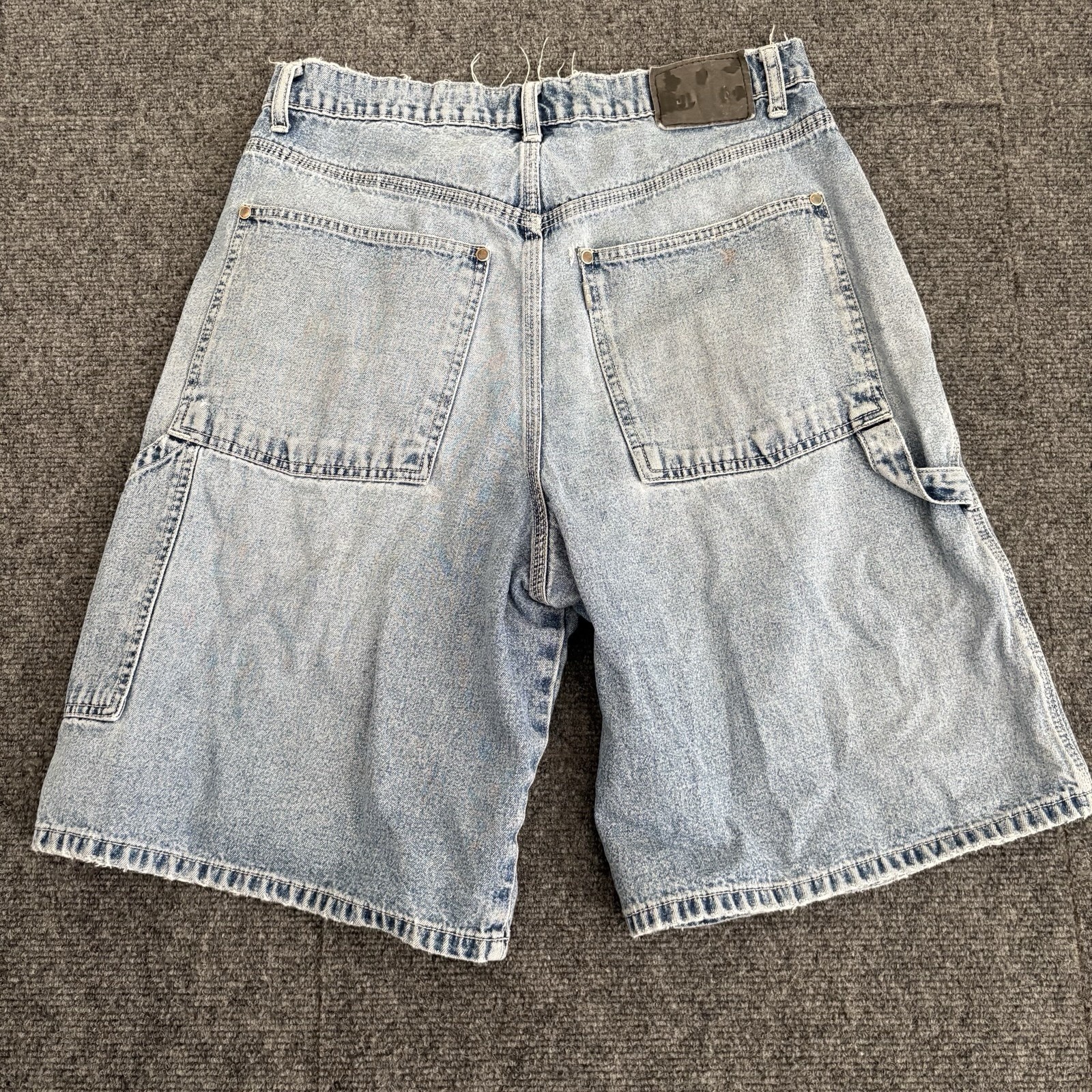 Vintage Y2K Levi's SilverTab Men's Denim Painter Carpenter Shorts Size 32x10 thumbnail 2