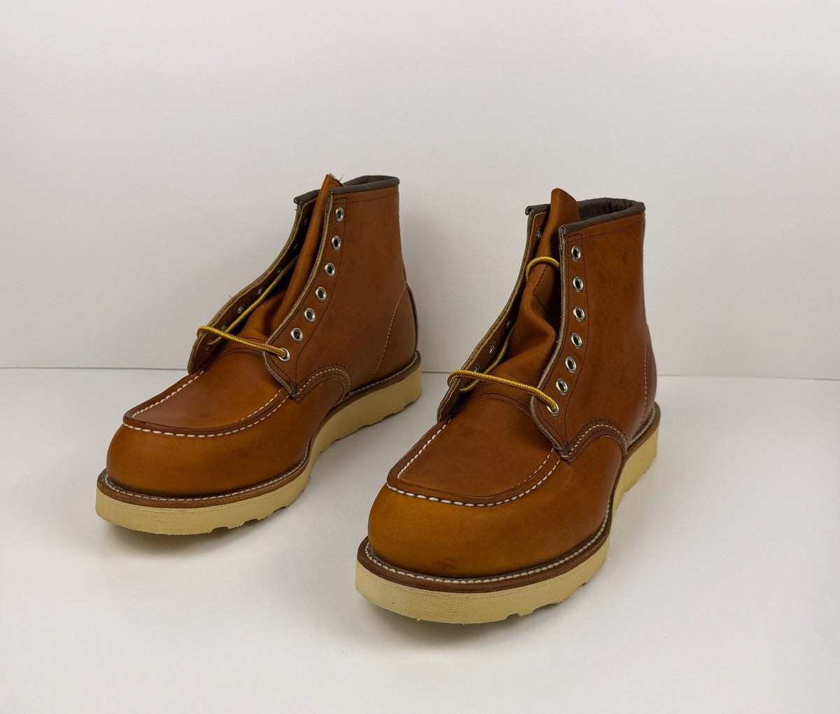 Red Wing Shoes 875 Heritage 6 inch Moc Toe Boot for Men, Size 9.5