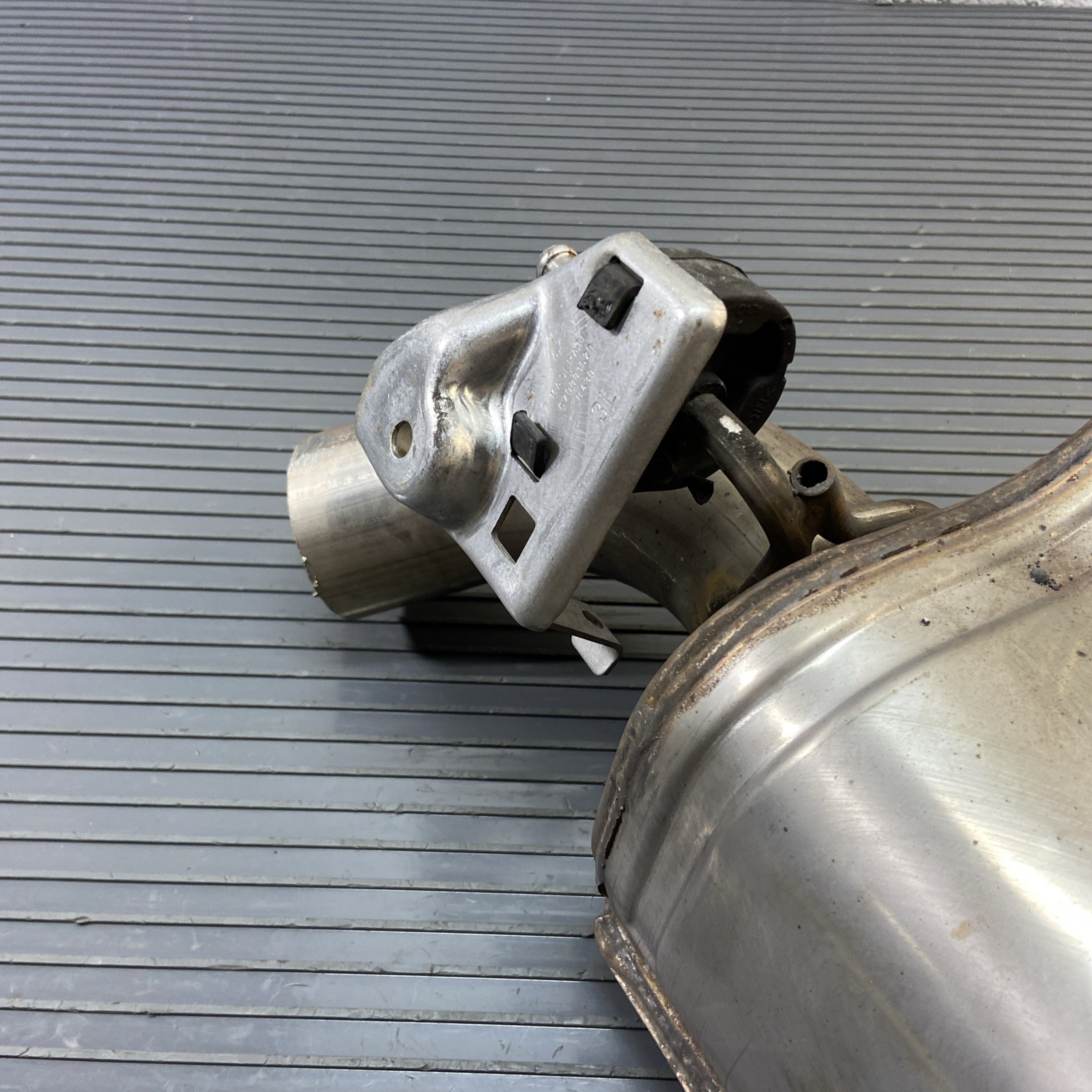 2014-2019 Maserati Ghibli 3.0L Rear Right Exhaust Muffler Silencer OEM