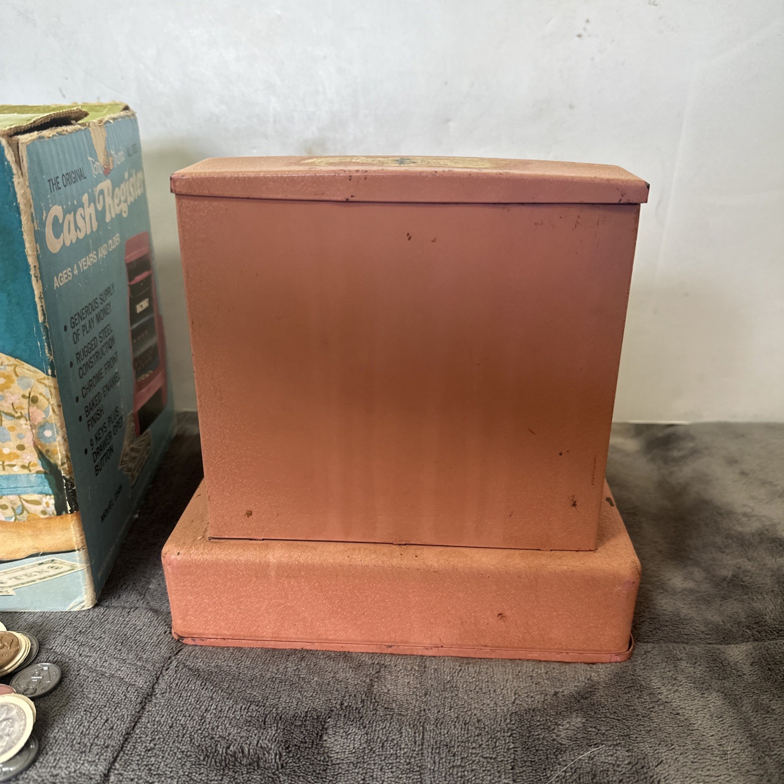как выглядит Vintage Tom Thumb Cash Register Model 1549 Pink Toy Box Play Money Steel Works фото
