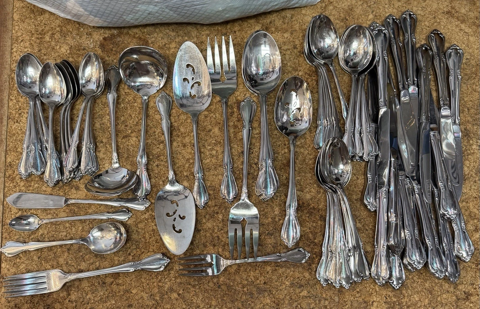 Oneida Oneidacraft Deluxe Chateau Stainless Flatware W/Serving 78 Pcs USED