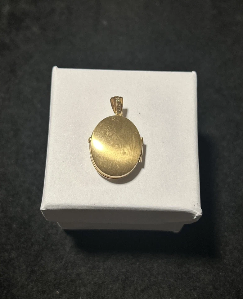 14K Solid Yellow Gold Locket Charm Not Scrap Beautiful 2.2 Grams - Image 3 of 4