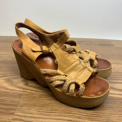 1970's FAMOLARE Womens Vintage Shoes Sandals Heels Rubber Wavy Wedge Size 