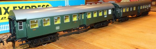 Trix Express Konvolut 3 Loks, 12 Waggons, Trafo, Schienen, Häuser usw. TOP - Bild 14 von 24
