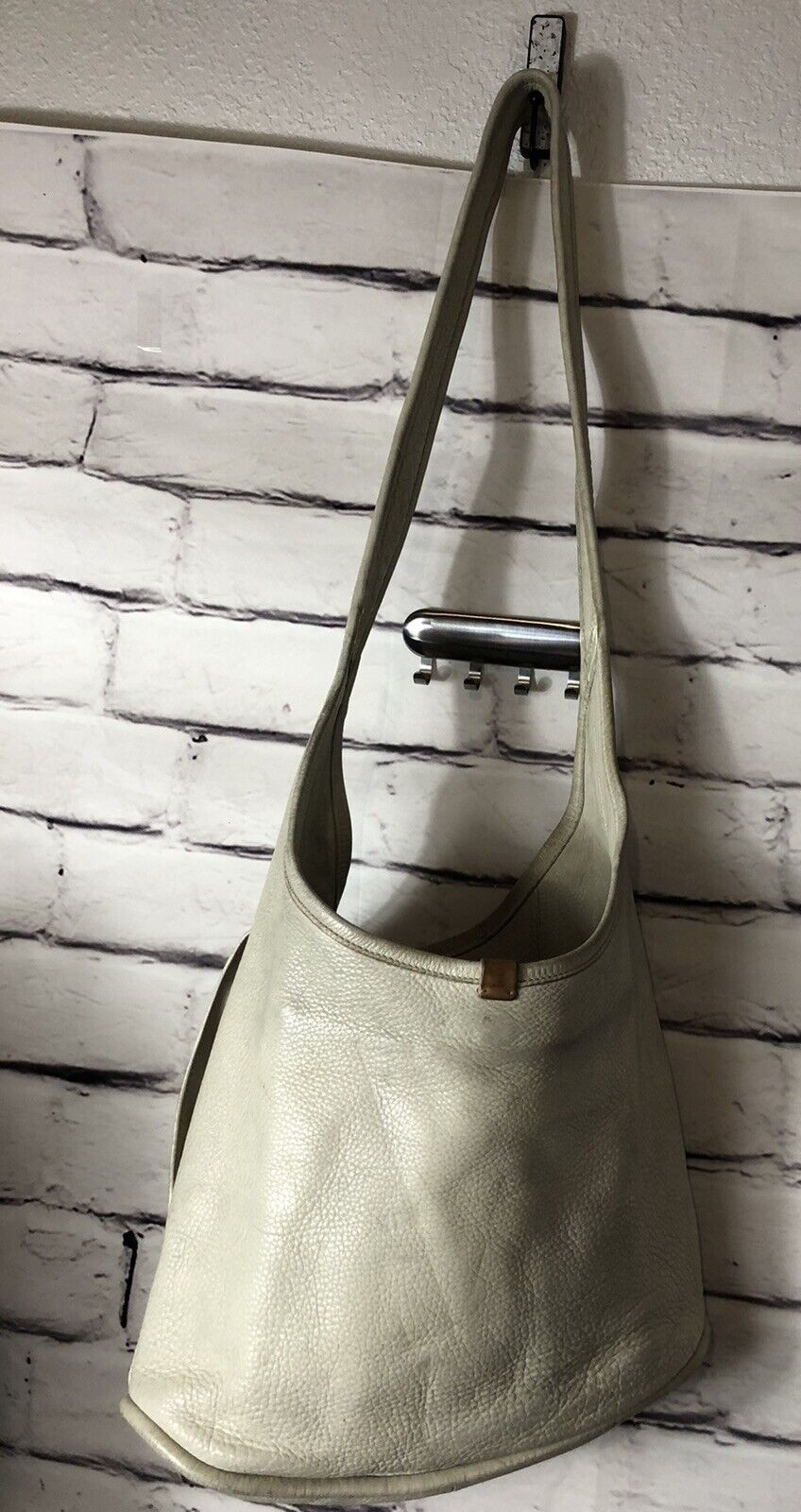 Ugg Medium Large Leather Single Strap Shoulder Bag - image 4