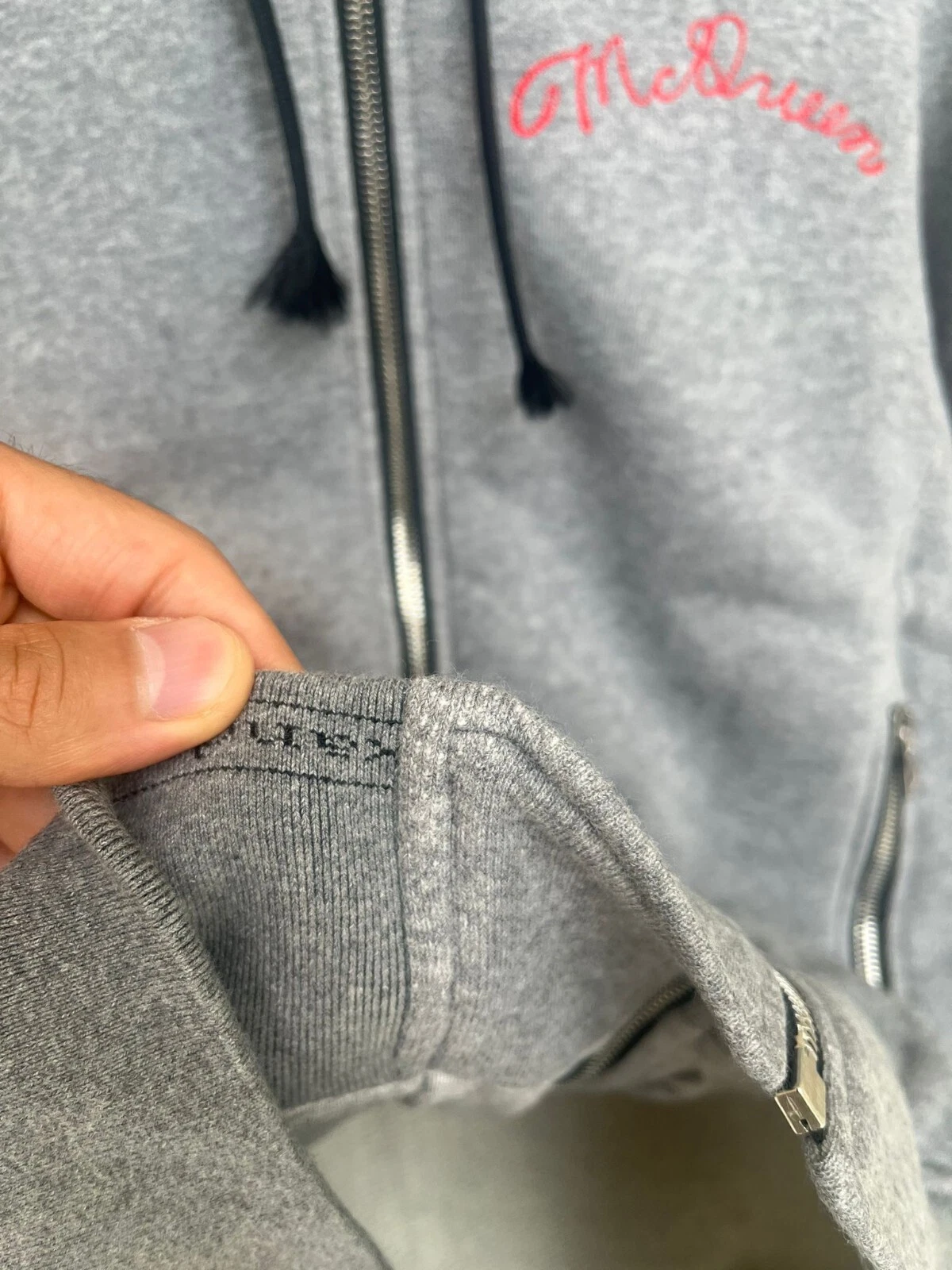 Alexander McQueen felpa girocollo in morbido cotone con logo ricamato grigio nuova senza etichette M