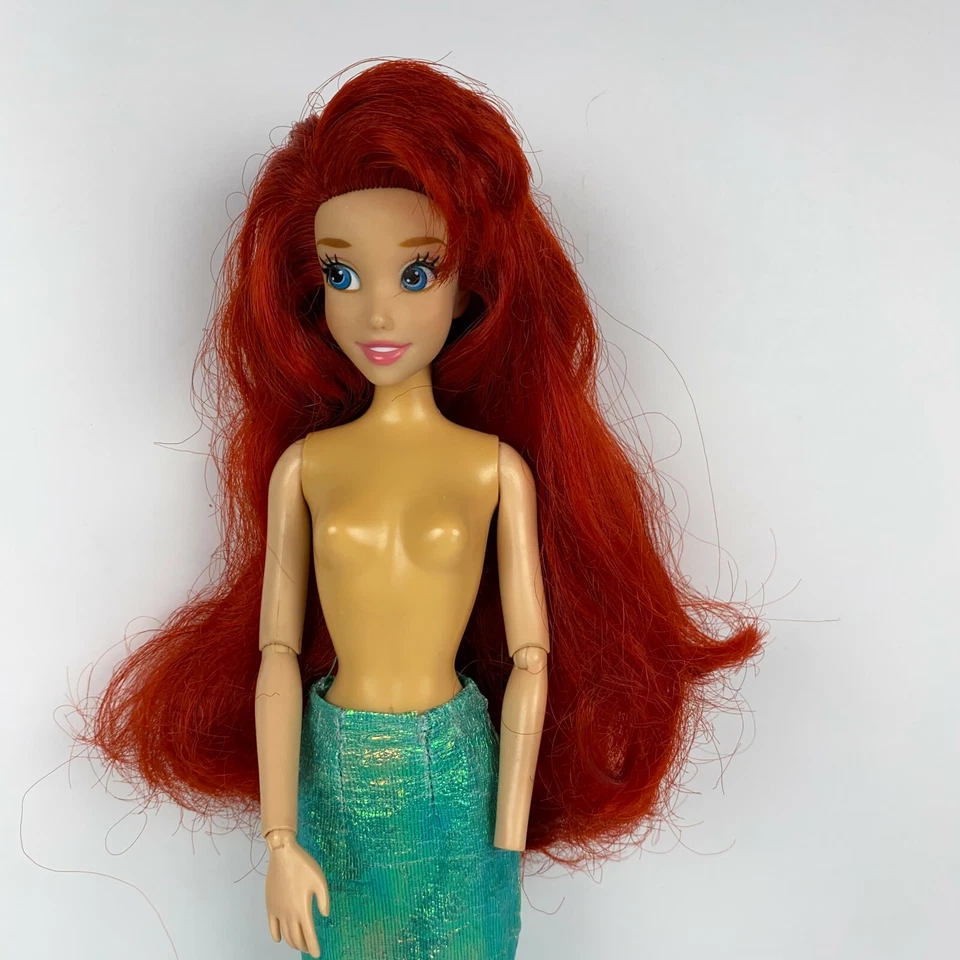 Muñeca Barbie Ariel La Sirenita Disney Princesa Cola de Pelo Rojo Foto 2 de 4