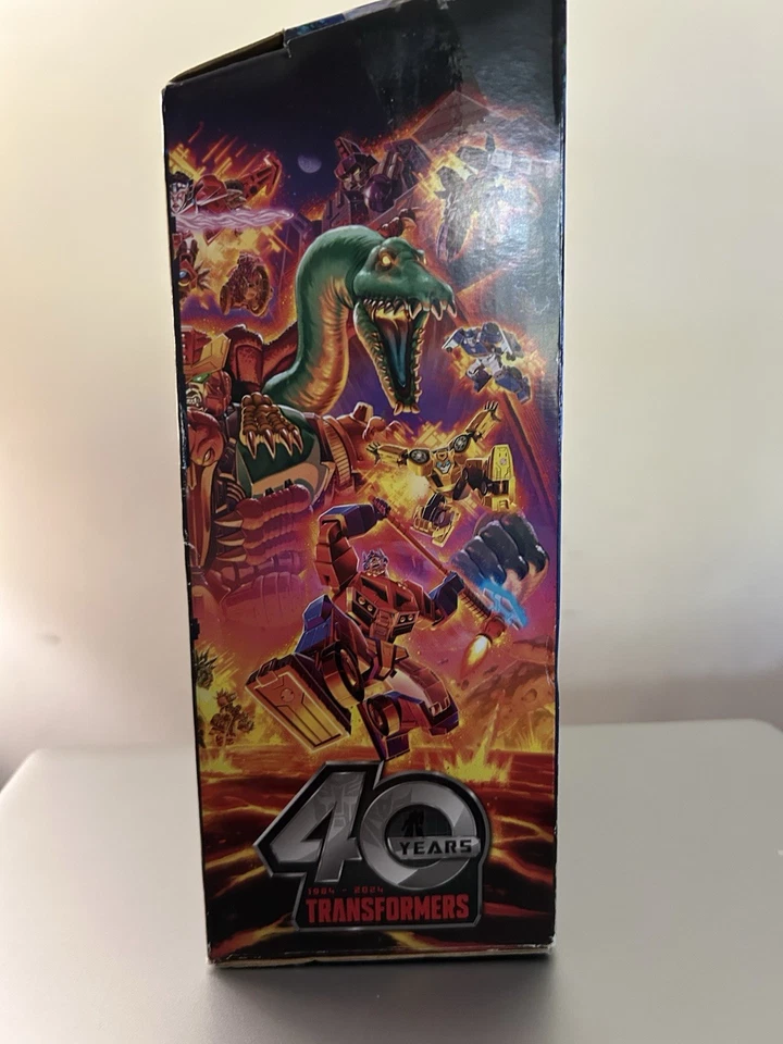 Transformers Generations Legacy United | G2 Universe LASER OPTIMUS PRIME - Image 4 of 4