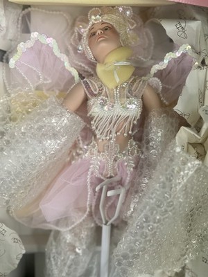 Welden Museum Fine Collectibles Limited Edition Alexandra pearl Porcelain Doll 