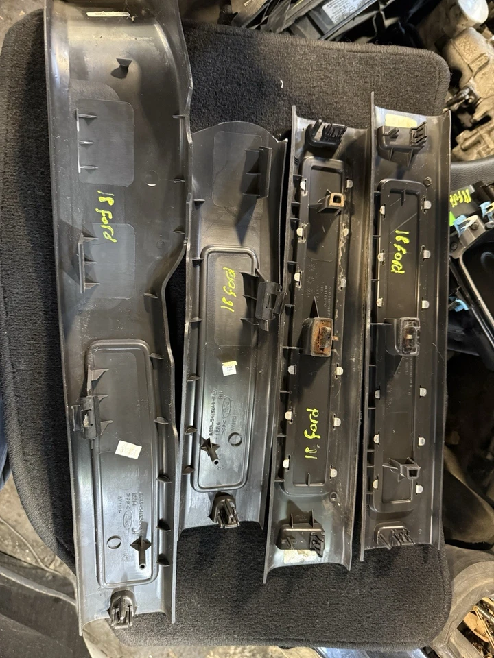 Ford Taurus 2010-2019 negro fabricante de equipos originales delantero izquierdo y derecho umbral de puerta placa de desgaste Foto 3 de 3