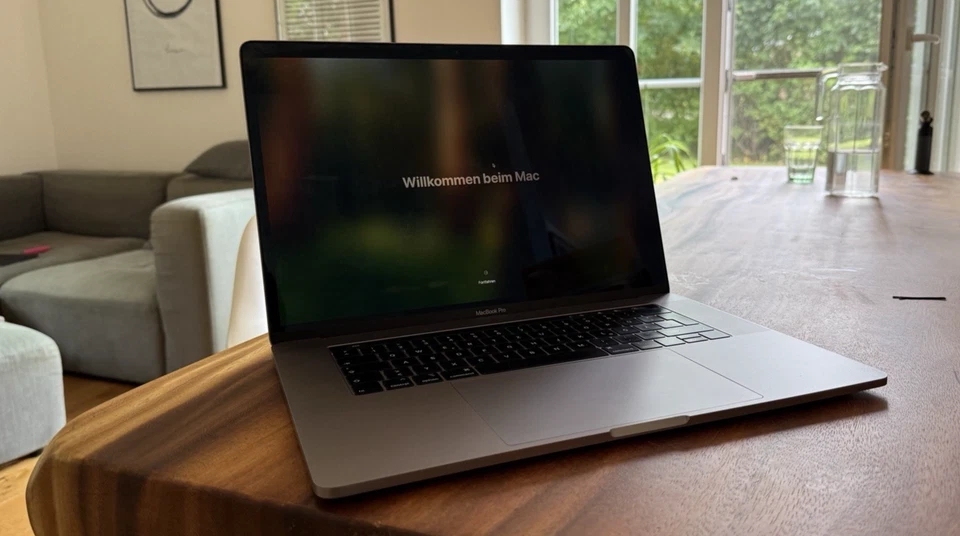 Apple MacBook Pro 15" 2018 · i9 · 32GB · 2TB, Foto 1 von 5