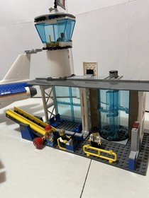 LEGO Airport Passenger Terminal 60104 Used Complete W/5 Minis No Box Or Manual