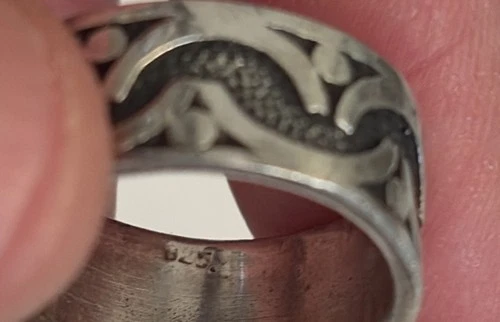 Sterling 925 Vintage Band Overlay Ethnic Ring Sz. approximately 7.5 patina