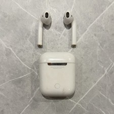 Apple AirPods 2nd Generation White Lightning Charging Case