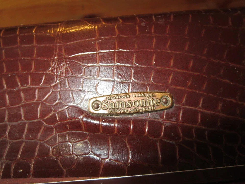 VINTAGE SAMSONITE SHWAYDER BROS DENVER LUGGAGE HARD CASE BROWN FAUX CROC 21X18X9 - Image 2 of 4