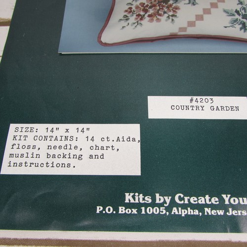 Kit de almohada Creations Country Garden floral contado punto de cruz 4203 - Imagen 3 de 7