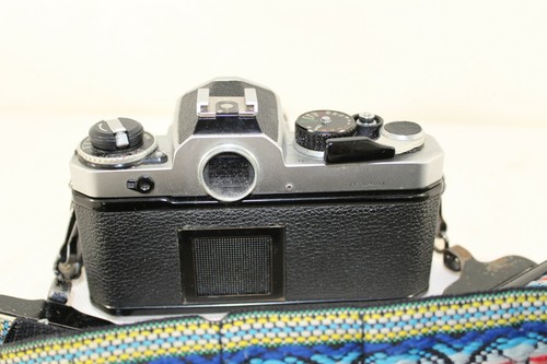VTG Nikon FE SLR 35mm Film Camera Nikkor 35-70mm f/3.3-4.5 Lens Made in Japan - Picture 3 of 12