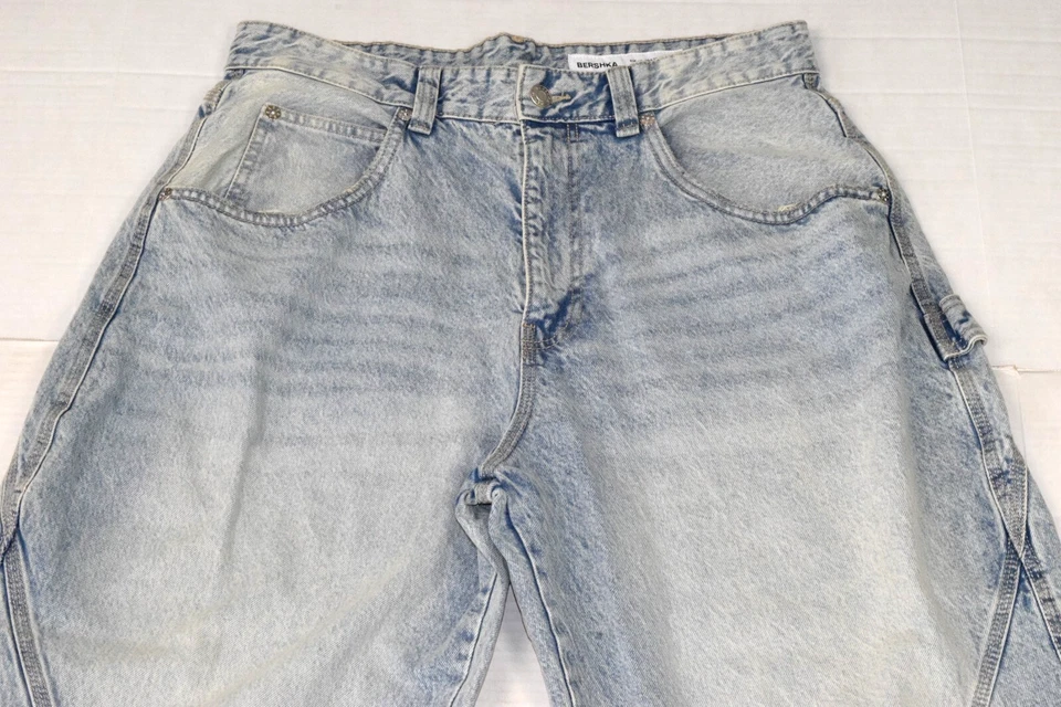 Jeans Bershka Talla W32 L29.5 Azul Claro Pierna Ancha Calce Globo Carpintero Foto 4 de 4