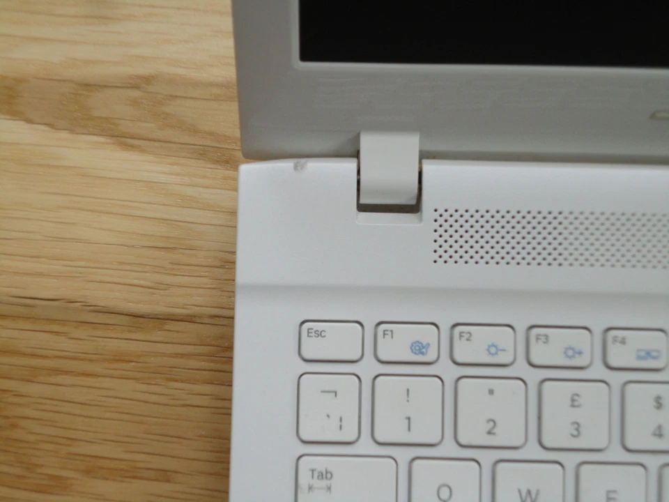 Samsung 15.6" Laptop 500 GB i3-3110m 2.4 GHz 6 GB Webcam NP370R5E-AO5UK - Image 4 of 4