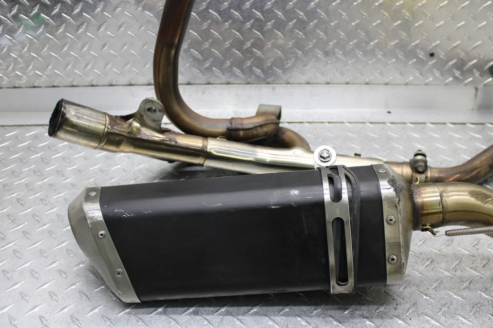 Suzuki SV650S 2007 escape 14305-17G70-H01 Foto 2 de 4