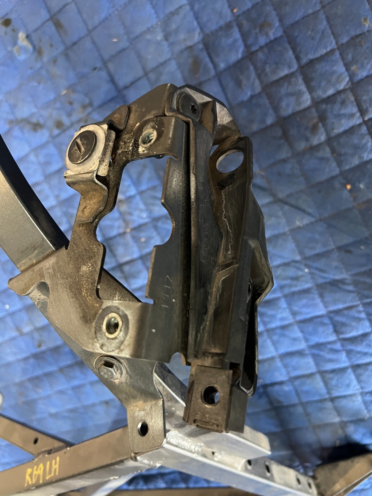 2012 AUDI R8 FRONT DRIVER LEFT FENDER RADIATOR SUPPORT STRUCTURE 420805371