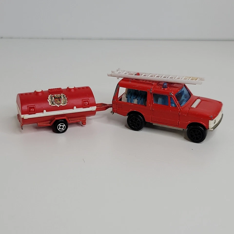Vintage Majorette No.246 Red Range Rover fire engine w/ 21760 water tank trailer - Image 2 of 4