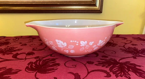 Vintage PYREX PINK GOOSEBERRY #444 Cinderella Bowl 4 Quart-Pink w/White Flowers