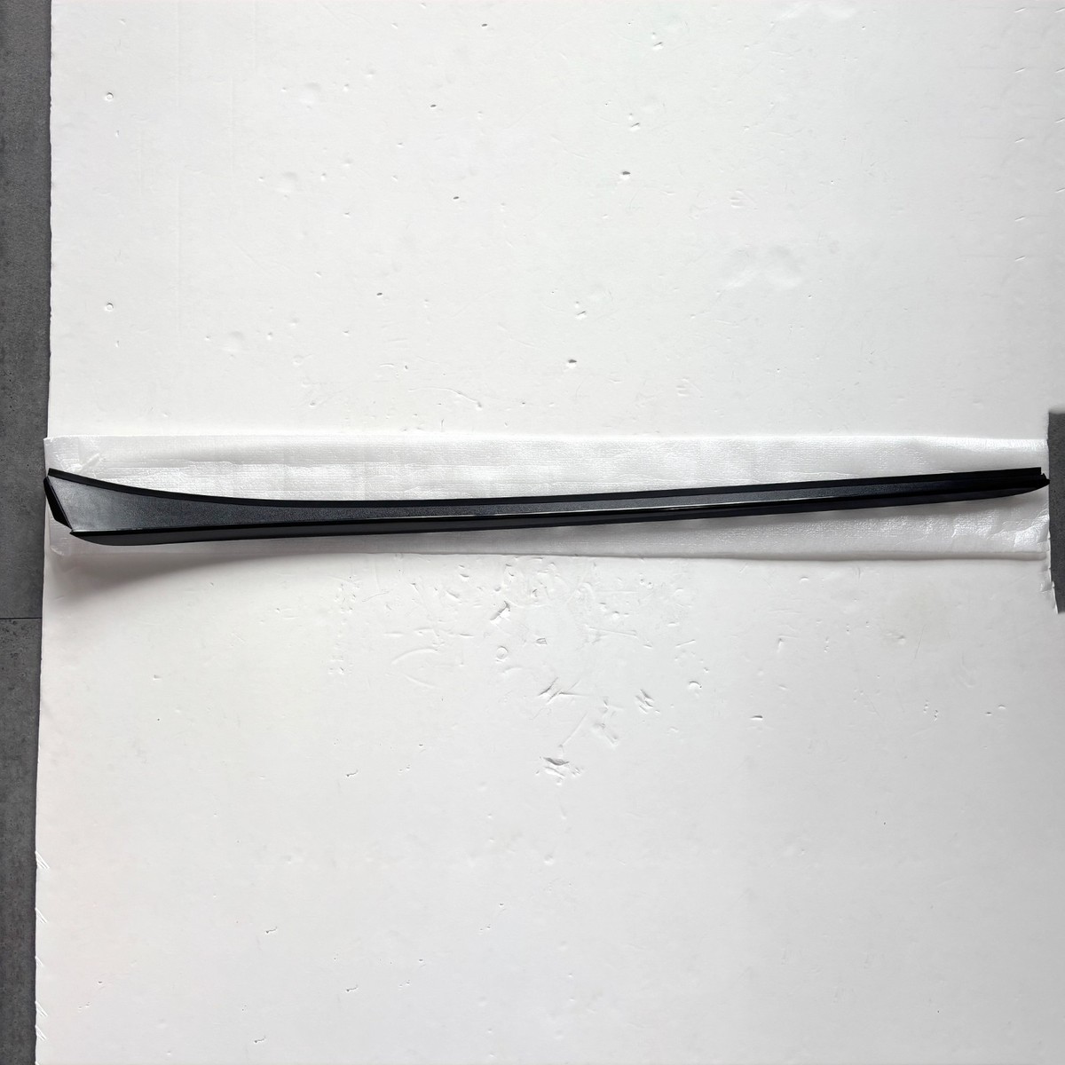 86131B8000 Windshield Side Molding LH 1p (Fits: 2013-2019 Santa Fe