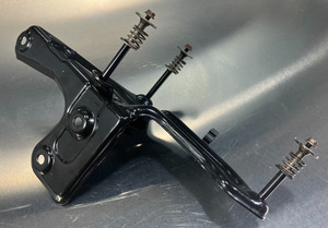 07-2013 mercedes w221 s550 s500 s63 suspension compressor bracket 2213200243 oem