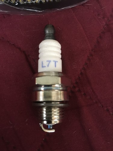 PLUG AIR FUEL FILTR TECUMSEH 33268 M49746 30-100 100-115 702232 HM70 HM80 TVM195 - Picture 2 of 6