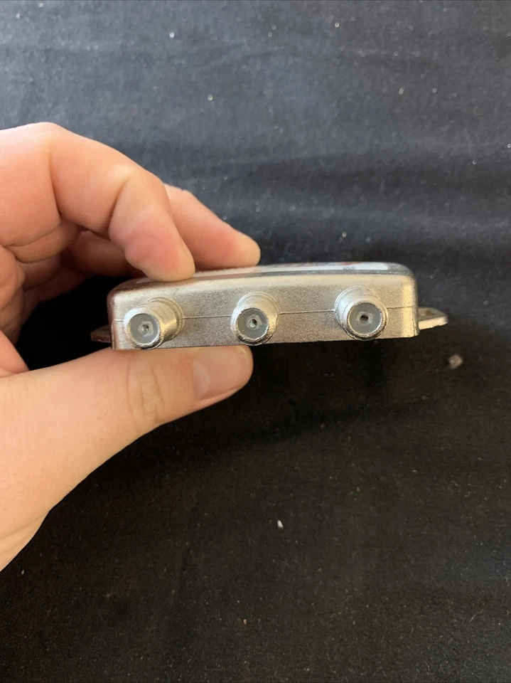 Perfect Vision SAM3402 3 X 4 multi-Switch 40-2150 MHz - Image 3 of 4