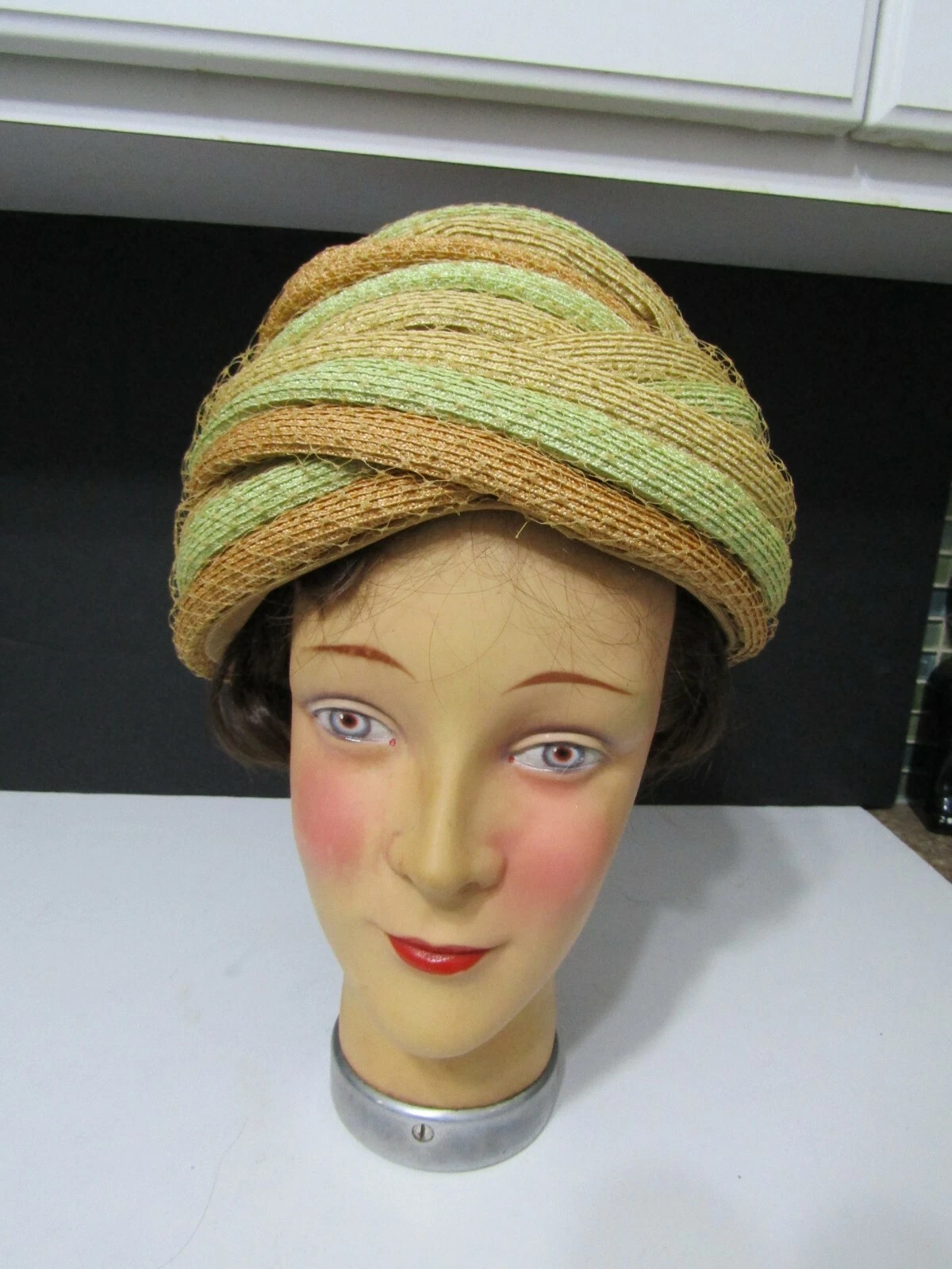 Chapeau turban tissé vintage années 1960 CHRISTIAN DIOR chapeaux PARIS filet 21