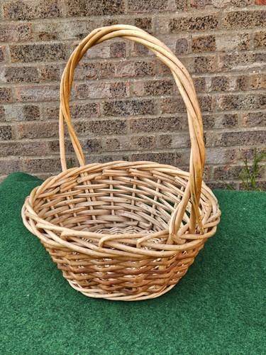 Wicker Basket with Handle, foraging or to Customize for Gifts etc - Picture 4 of 9