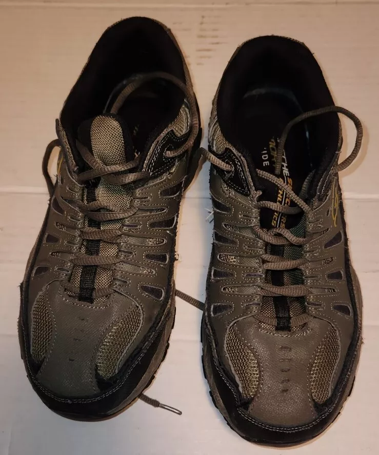 Mens SIze 9 Skechers Shoes Sneakers Gently Used Walking Memory