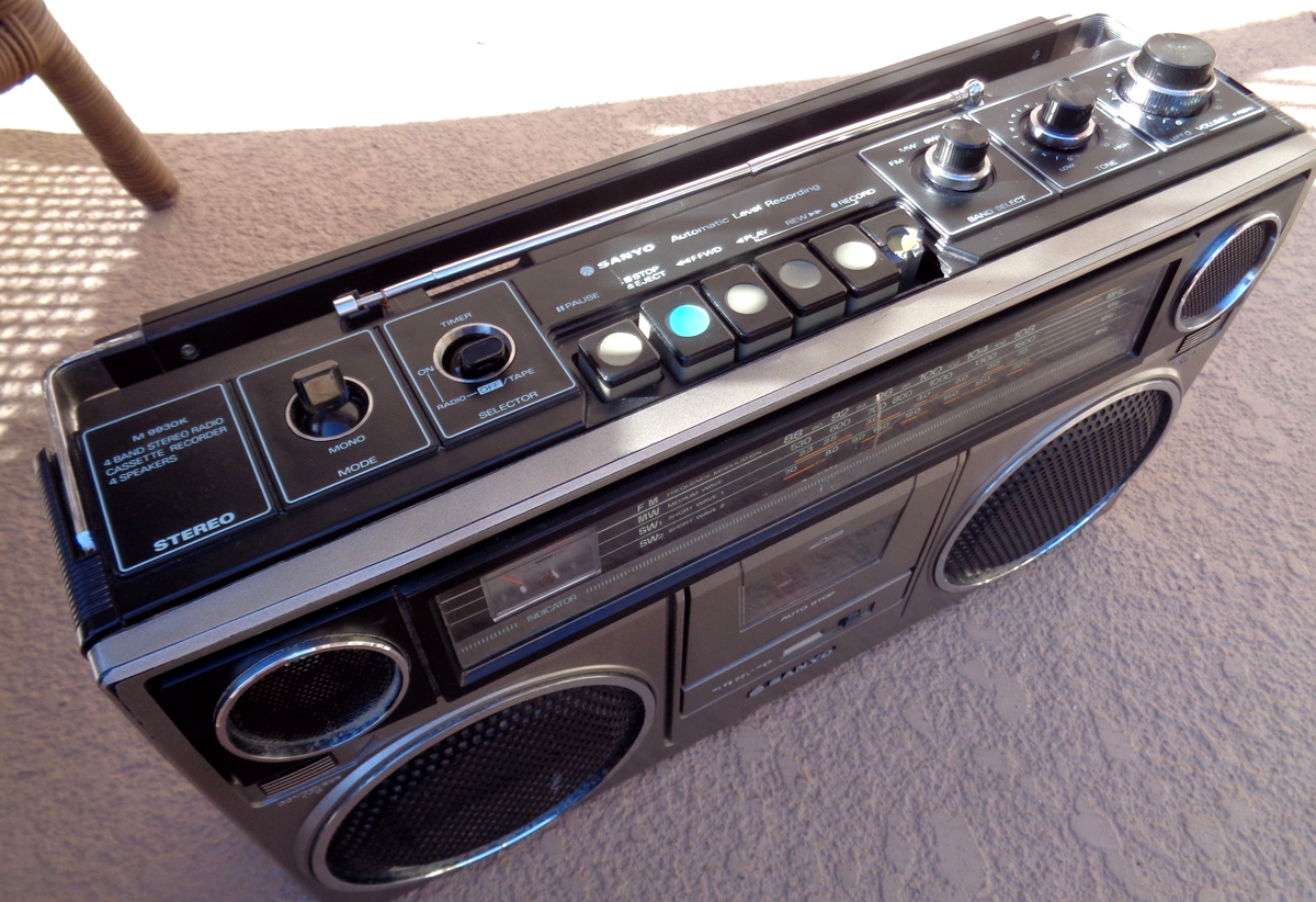 SANYO M9930K 4 BAND FM/SW/MW STEREO CASSETTE BOOMBOX FOR PARTS