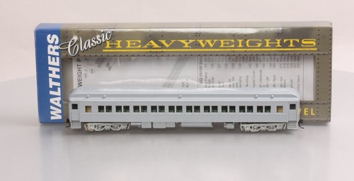 Walthers 932-10100 escala HO pesado emparejado ventana entrenador sin decorar LN/caja | Condition: Used