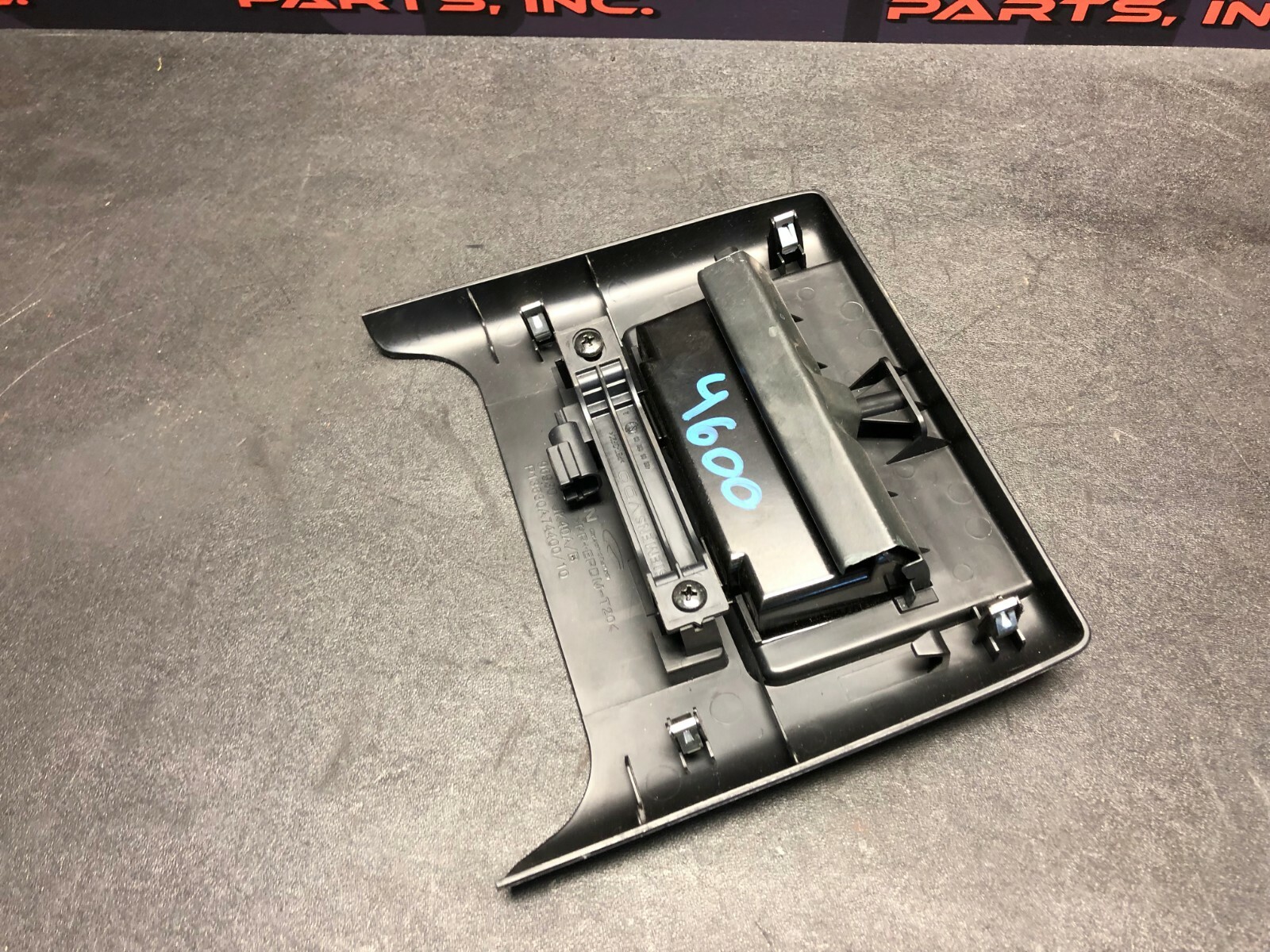 2008 INFINITI G37S G37 SPORT COUPE OEM REAR CENTER CONSOLE ASH TRAY eBay