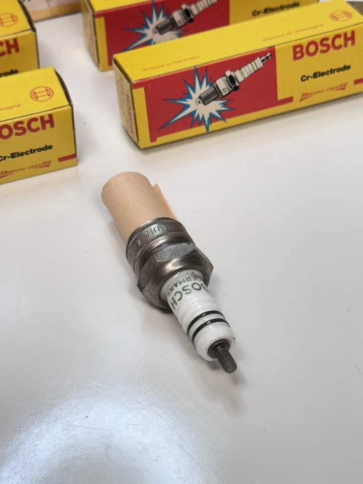 Juego de 4 bujías de escritura Bosch W8A 1960-1971 Volkswagen Beetle Bug NOS Foto 2 de 4