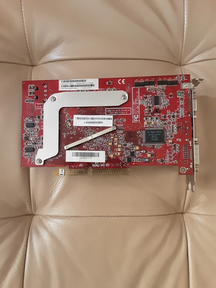 Scheda video Sapphire Ati Radeon X850 XT 256MB AGP - Immagine 3 di 3