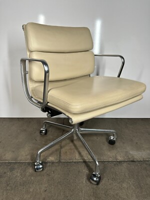 Authentic Herman Miller  Soft Pad Group Management Chair