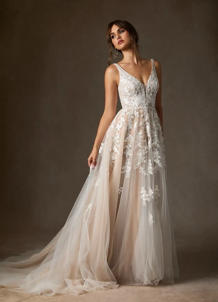 Vestido de novia Azazie línea A cuello en V lentejuelas tul talla 2 Foto 4 de 4