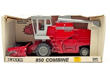 1/16 Massey Ferguson 850 Combine With 2 Heads