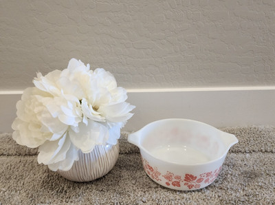 1950s VINTAGE PYREX PINK GOOSEBERRY #472 CASSEROLE DISH!